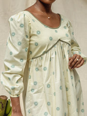 CONTRAST PIPING DETAILED LONG SLEEVED DRESS